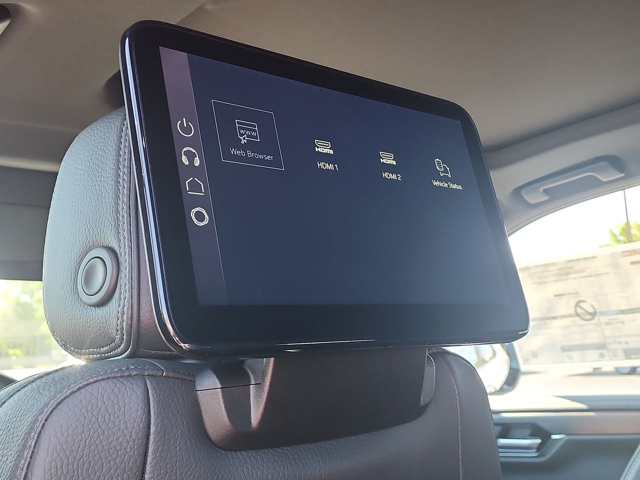 2026 GMC Yukon Denali - Photo 30