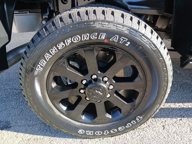 New 2026 Diamond Black Crystal Pearl-Coat Exterior Paint RAM Tradesman image 57