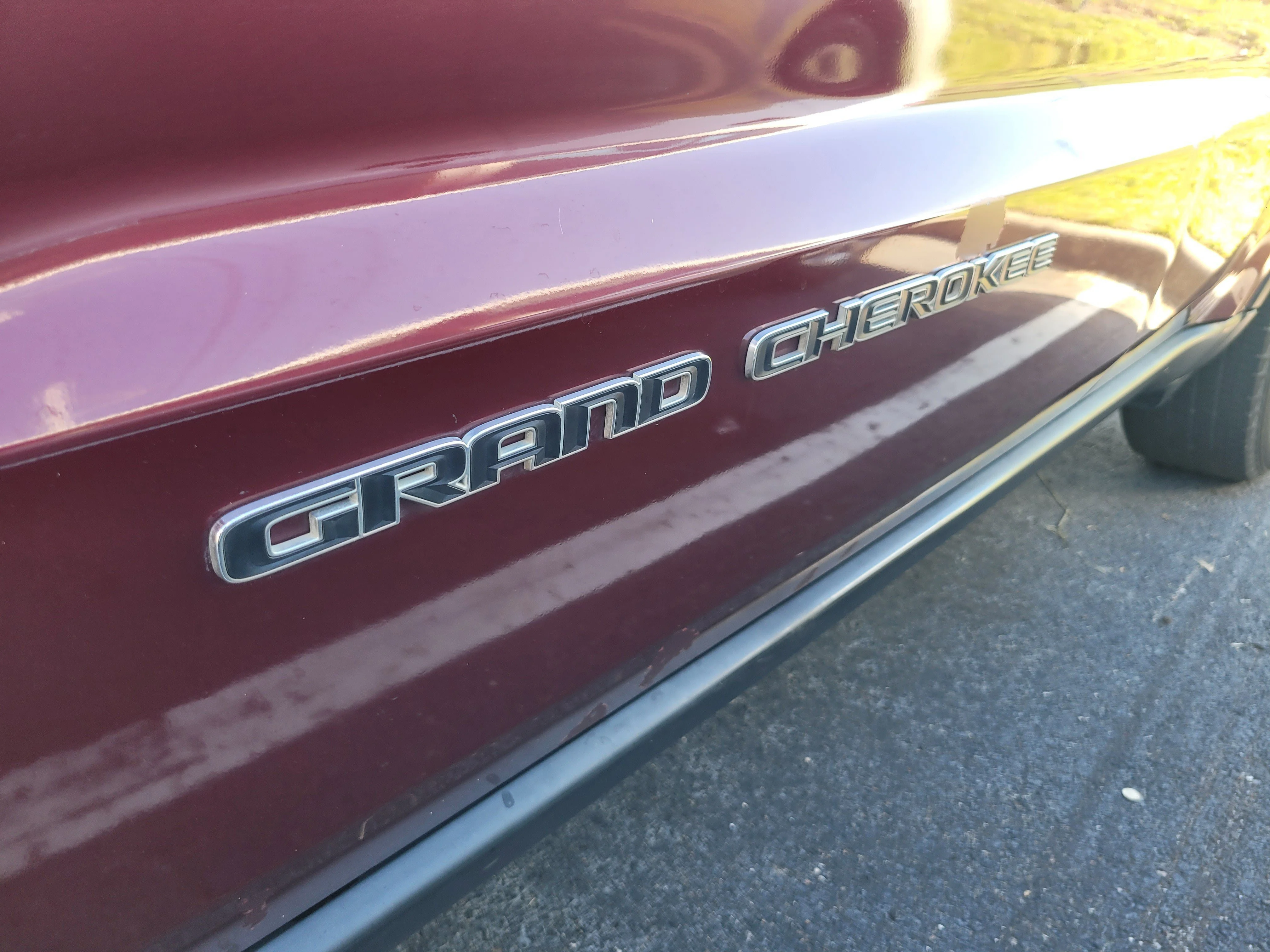 Used 2018 Velvet Red Pearlcoat Jeep Limited image 9