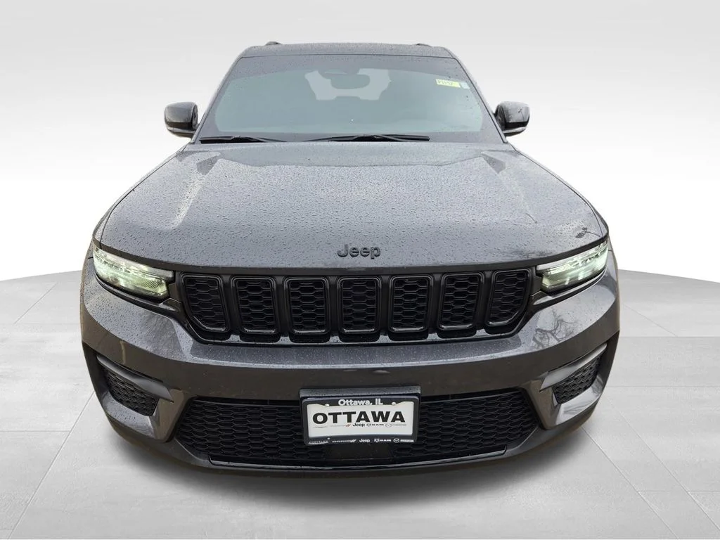 Used 2023 Gray Jeep Altitude X image 2