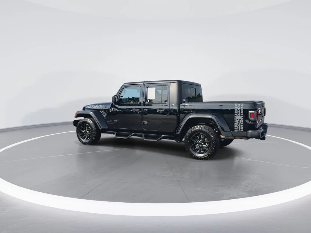 Used 2022 Black Jeep Altitude image 6