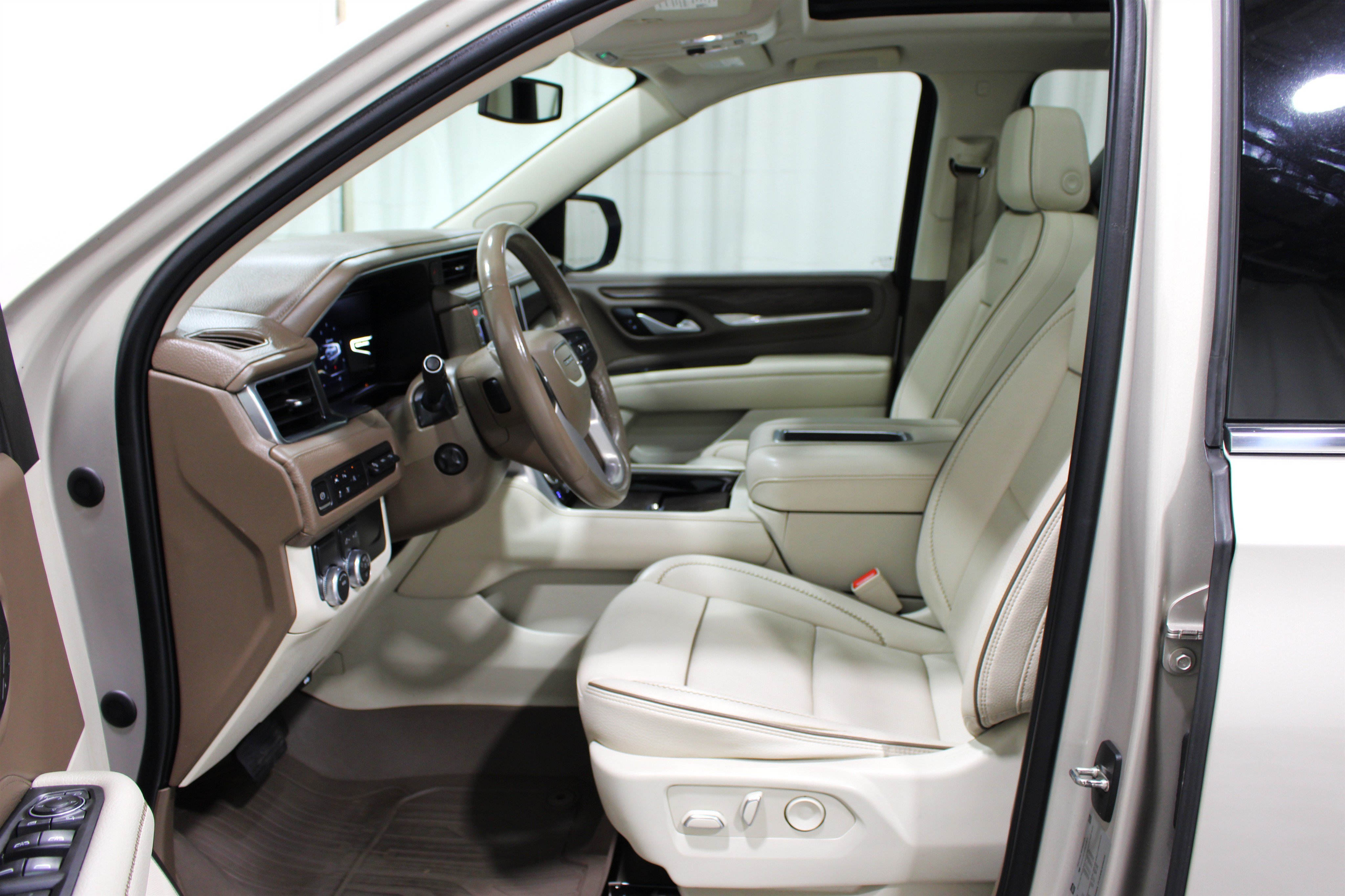 Used 2023 Pearl Beige Metallic GMC Denali image 3