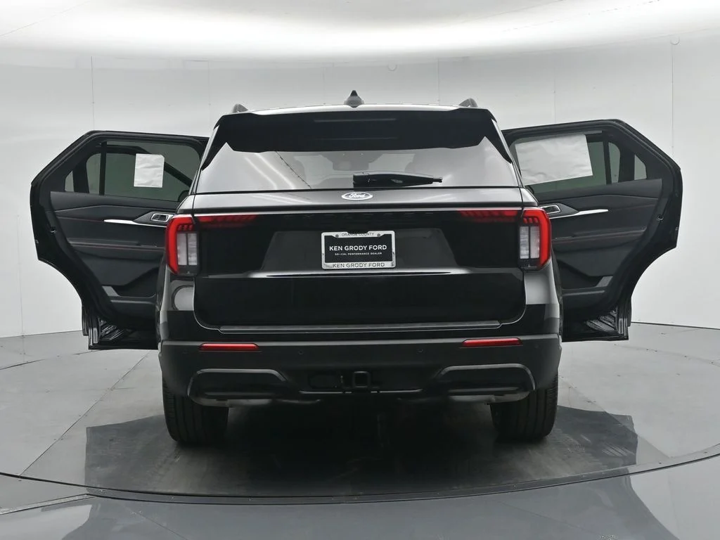 New 2026 Agate Black Metallic Ford ST-Line image 33