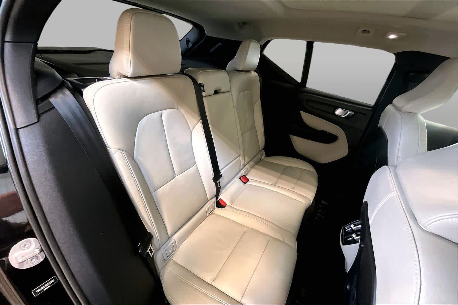 Used 2024 Onyx Black Metallic Volvo Plus Dark Theme image 19