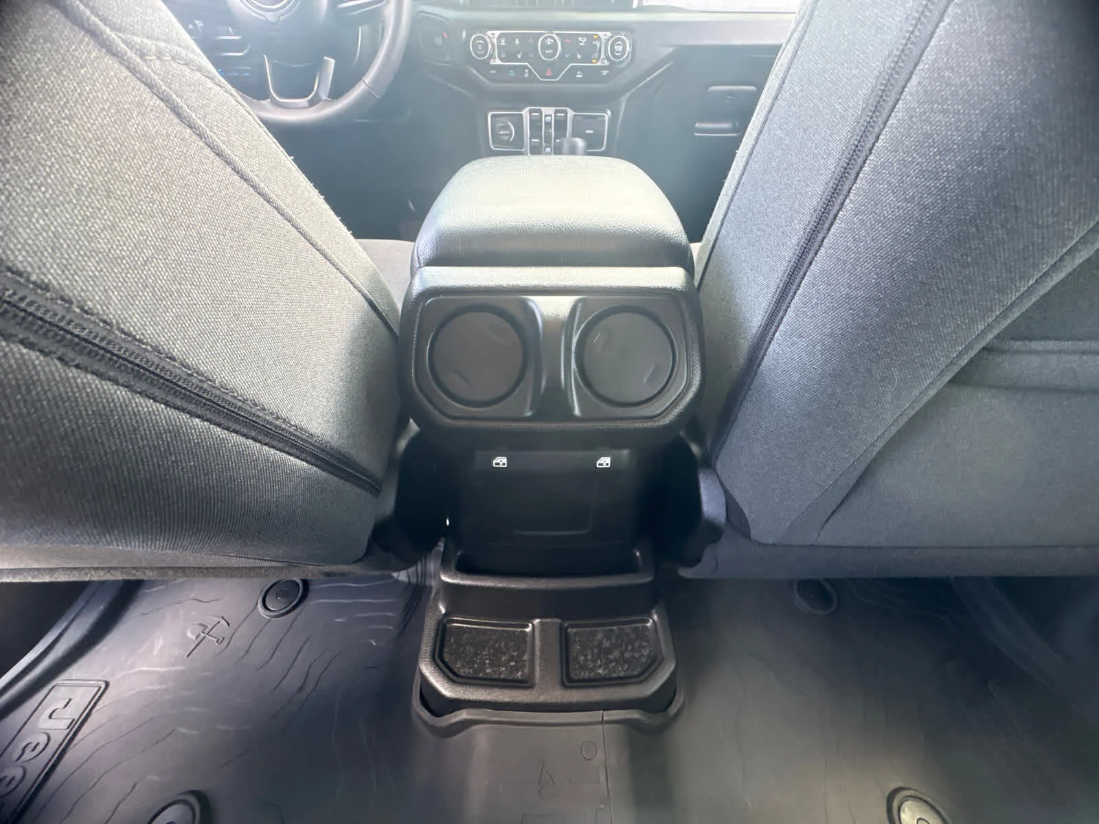 Used 2024 Silver Zynith Clearcoat Jeep Sport S image 14