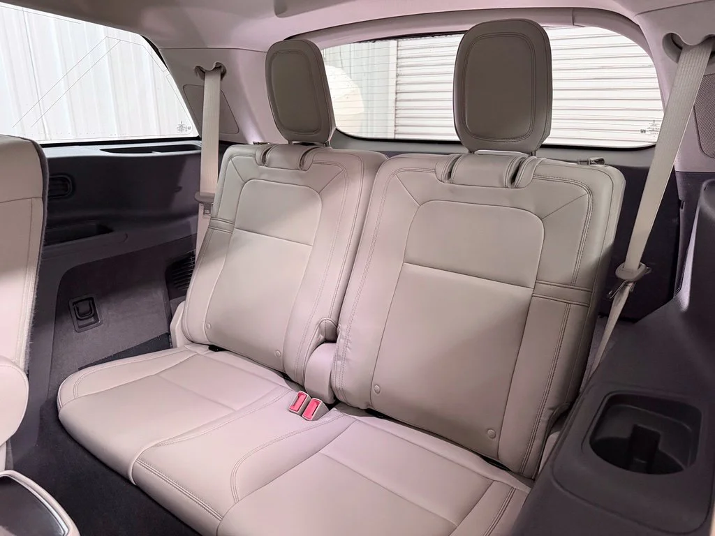 Used 2020 White Lincoln Reserve image 32