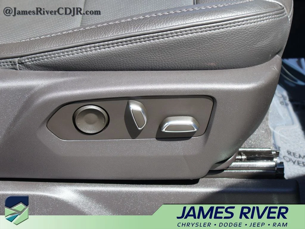 Used 2023 Black GMC Denali image 10