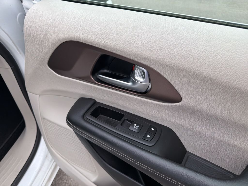 Used 2023 White Chrysler LX image 17
