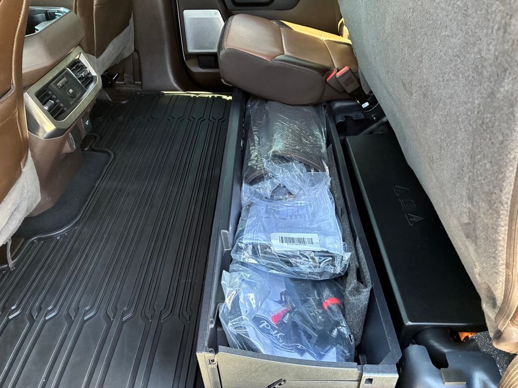Used 2024  Ford King Ranch image 35