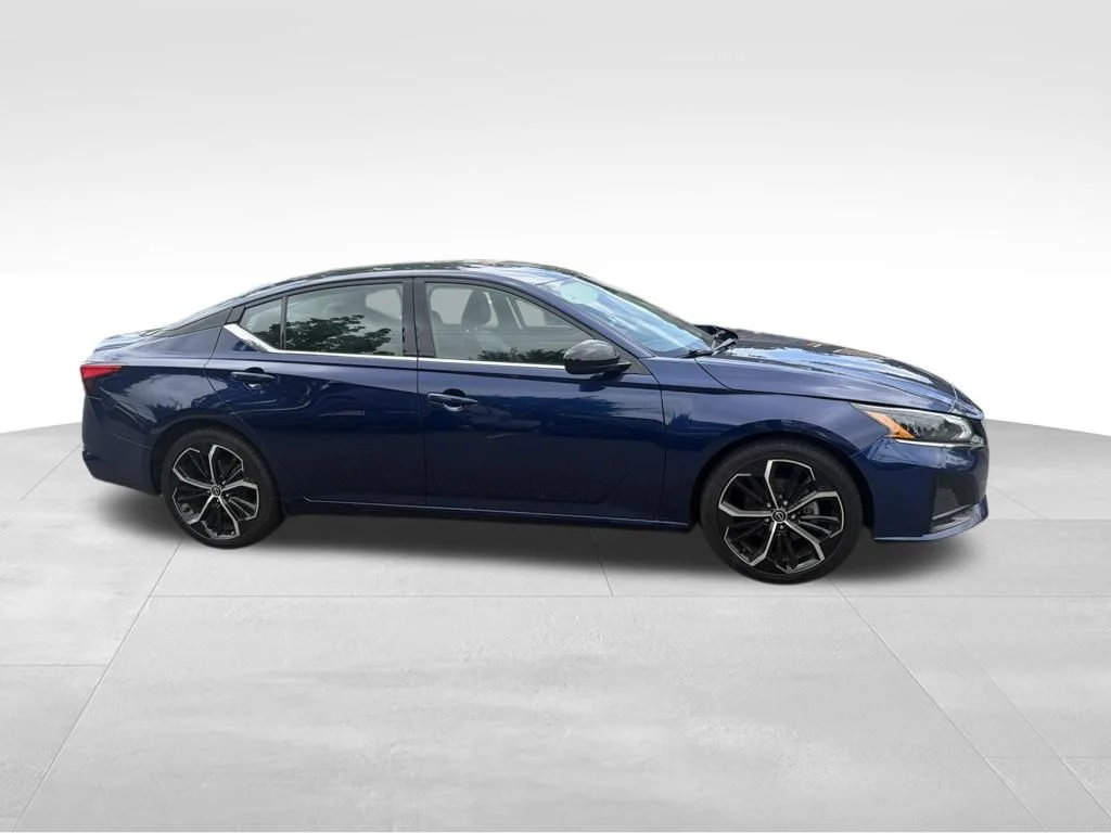 Used 2024 Blue Nissan 2.5 SR image 4