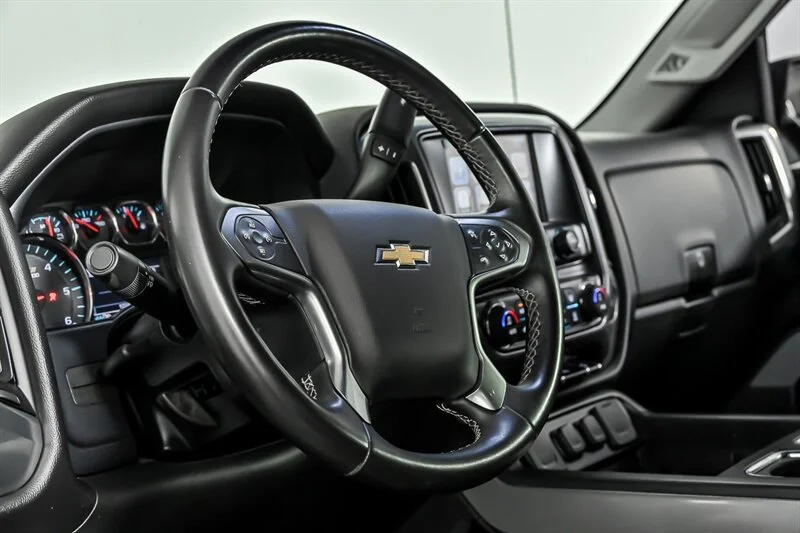 Used 2015 Deep Ocean Blue Metallic Chevrolet LT Z71 image 19