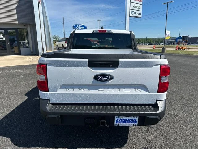 New 2025 Oxford White Ford XLT image 6