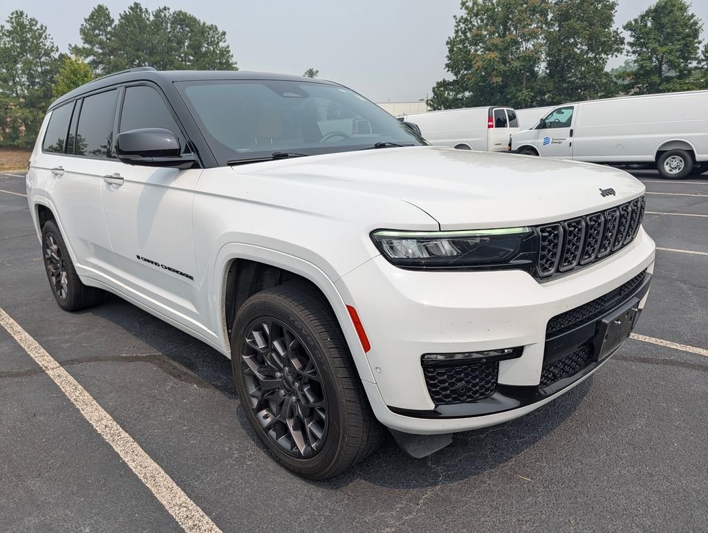 Used 2023 White Jeep Summit image 1