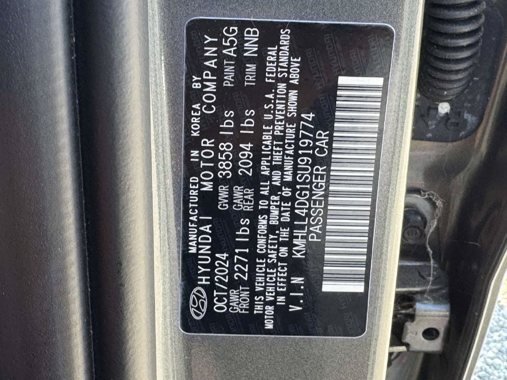 Used 2025 Gray Hyundai SE image 28