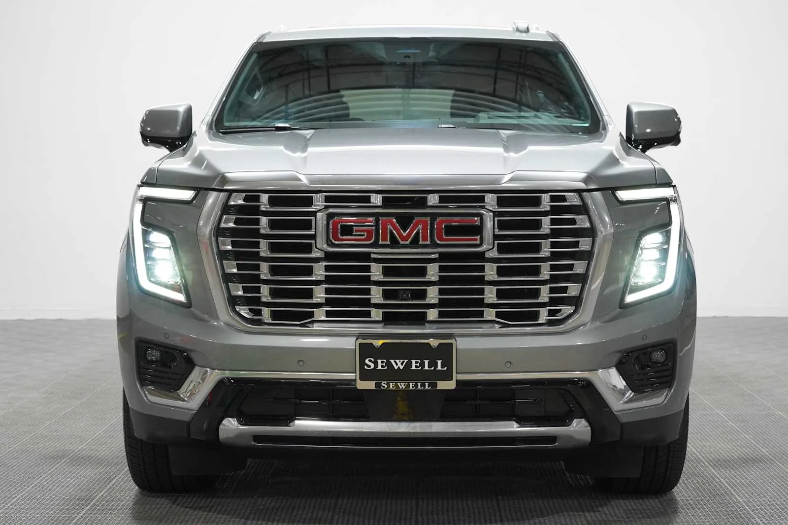 Used 2025 Sterling Metallic GMC Denali image 2