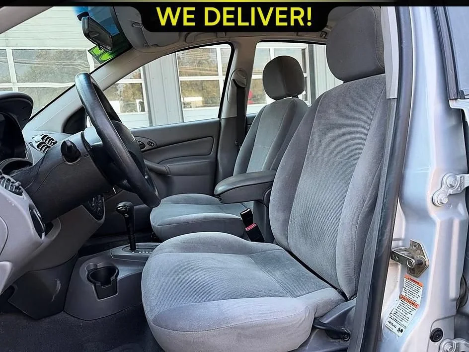 Used 2002 Silver Ford SE Base image 9