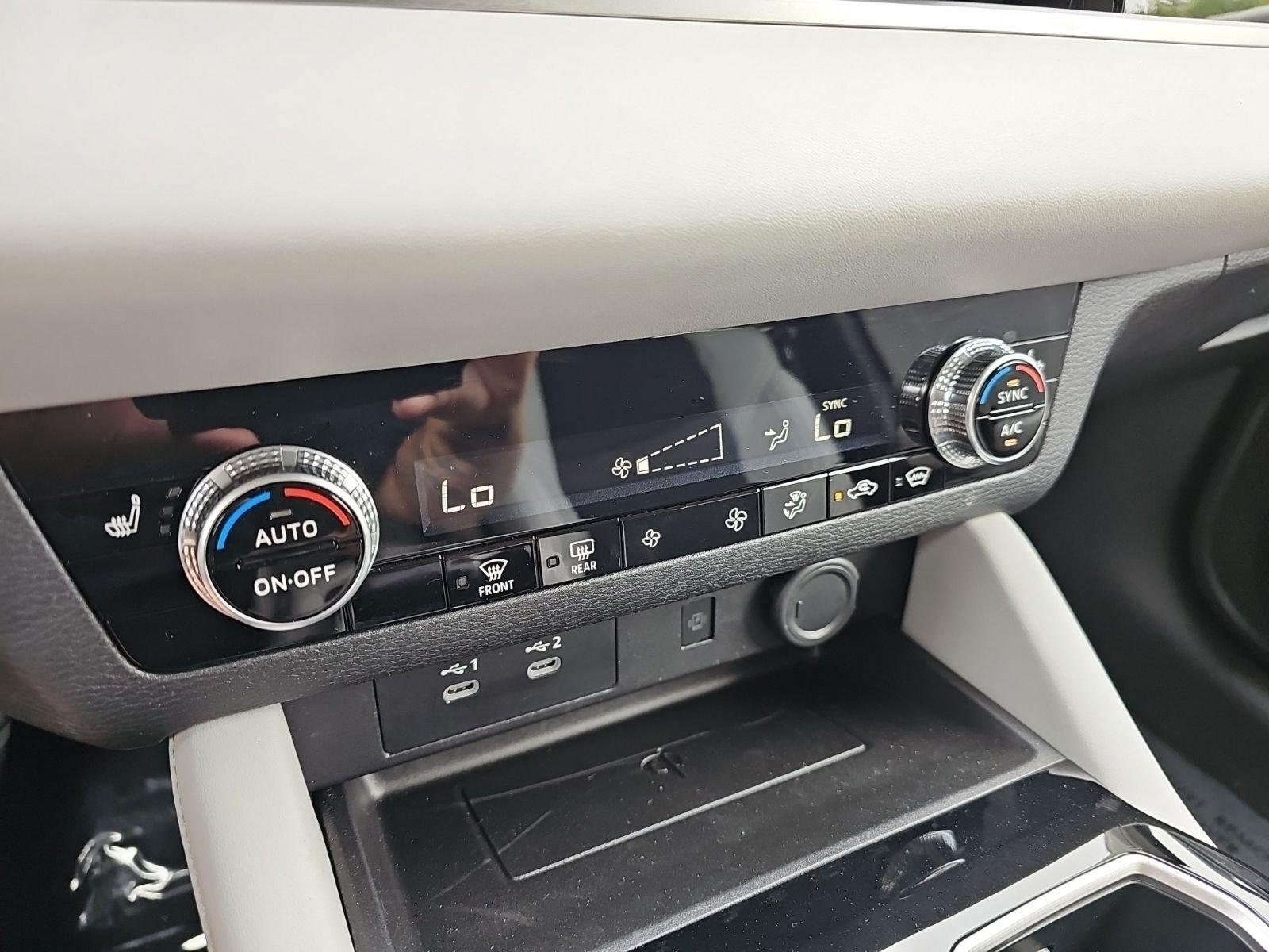 Used 2025 Silver Mitsubishi SE image 20