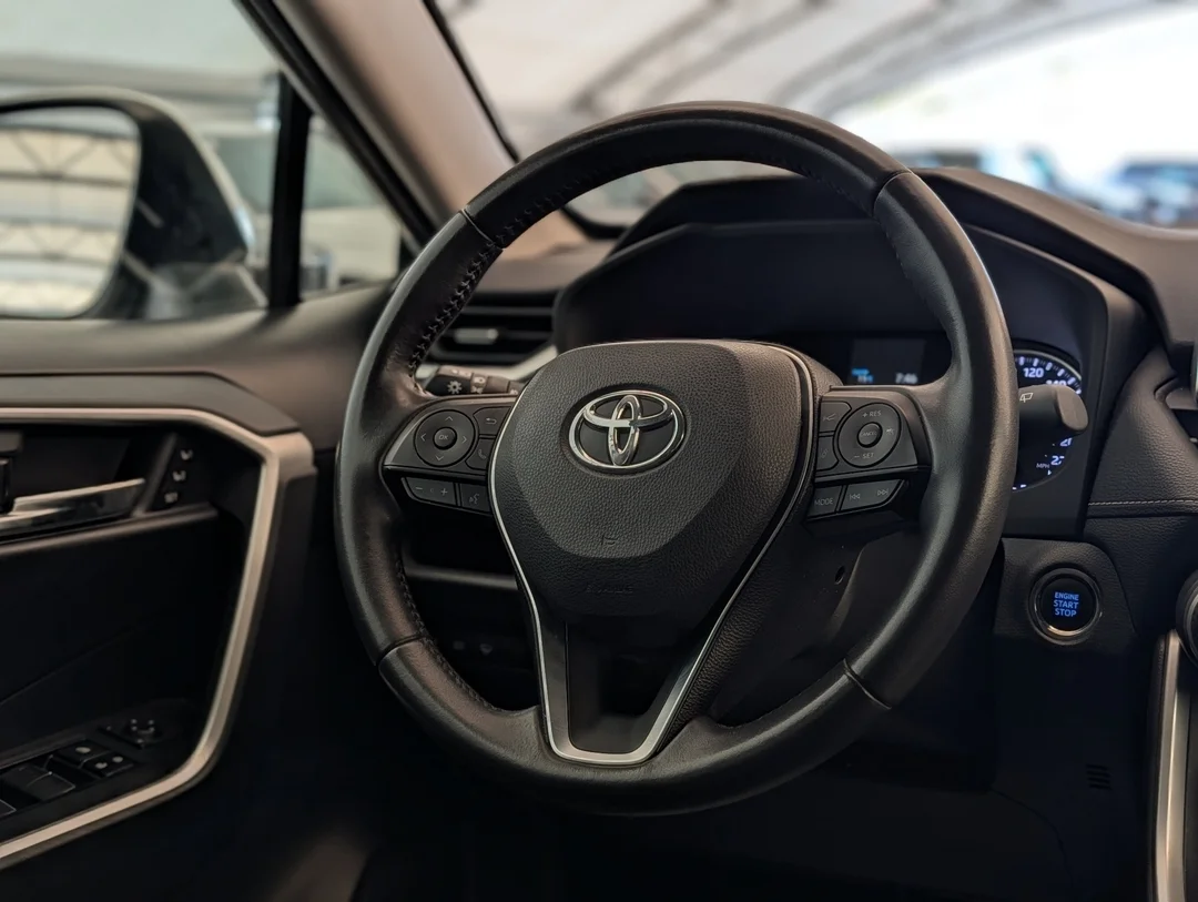 Certified Used 2019  Toyota XLE - - AWD - Leather - Sunroof - Power Liftgate - CarPlay - Safety Sense 2.0 & More! image 16