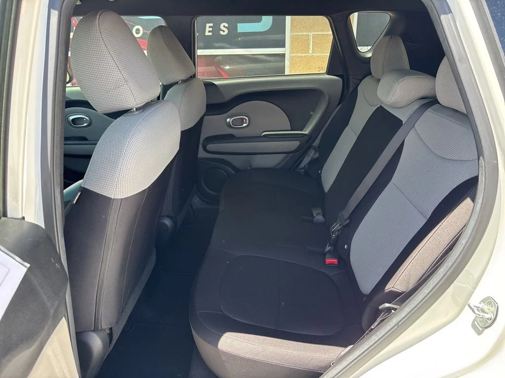 Used 2015 White Kia Base image 14