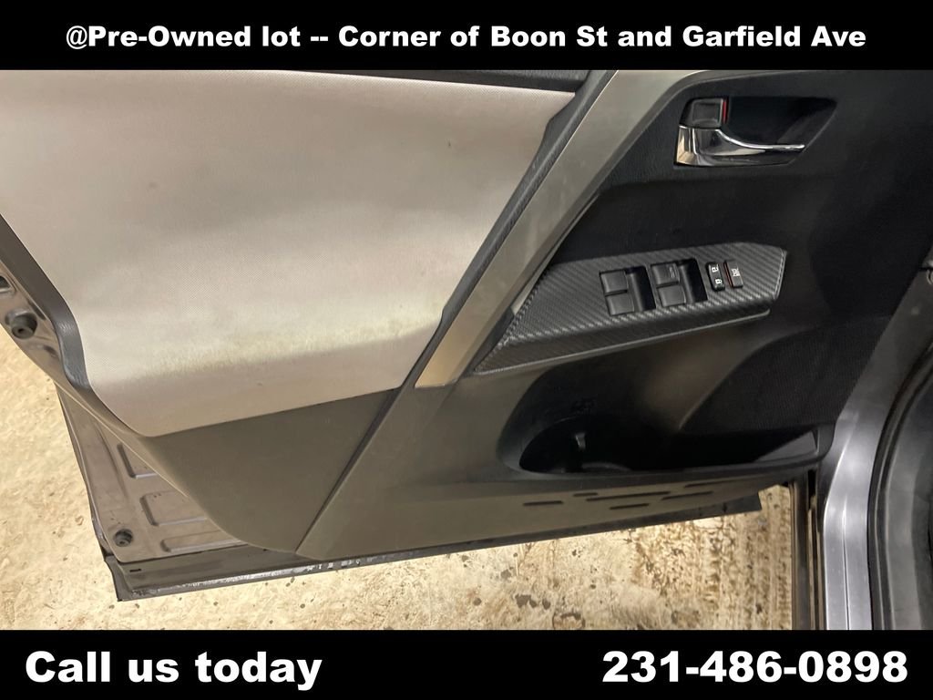 Used 2014 Gray Toyota XLE image 15