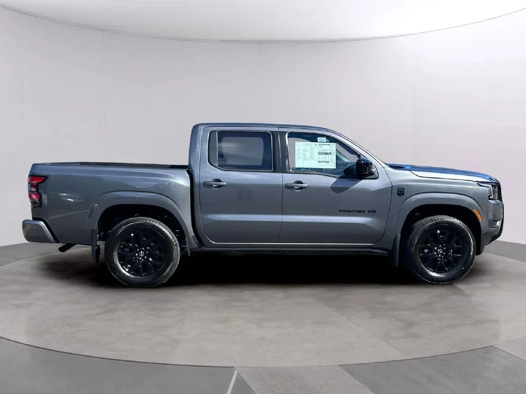 New 2027 Gun Metallic Nissan Crew Cab SV image 2