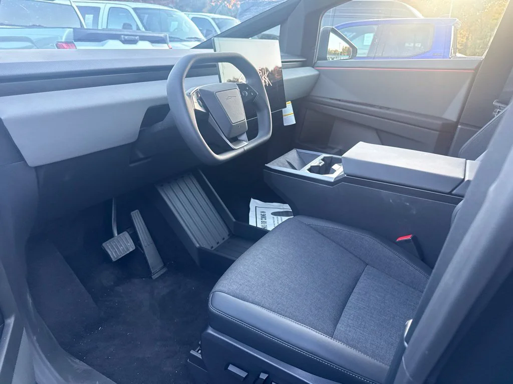 Used 2026  Tesla Base image 3