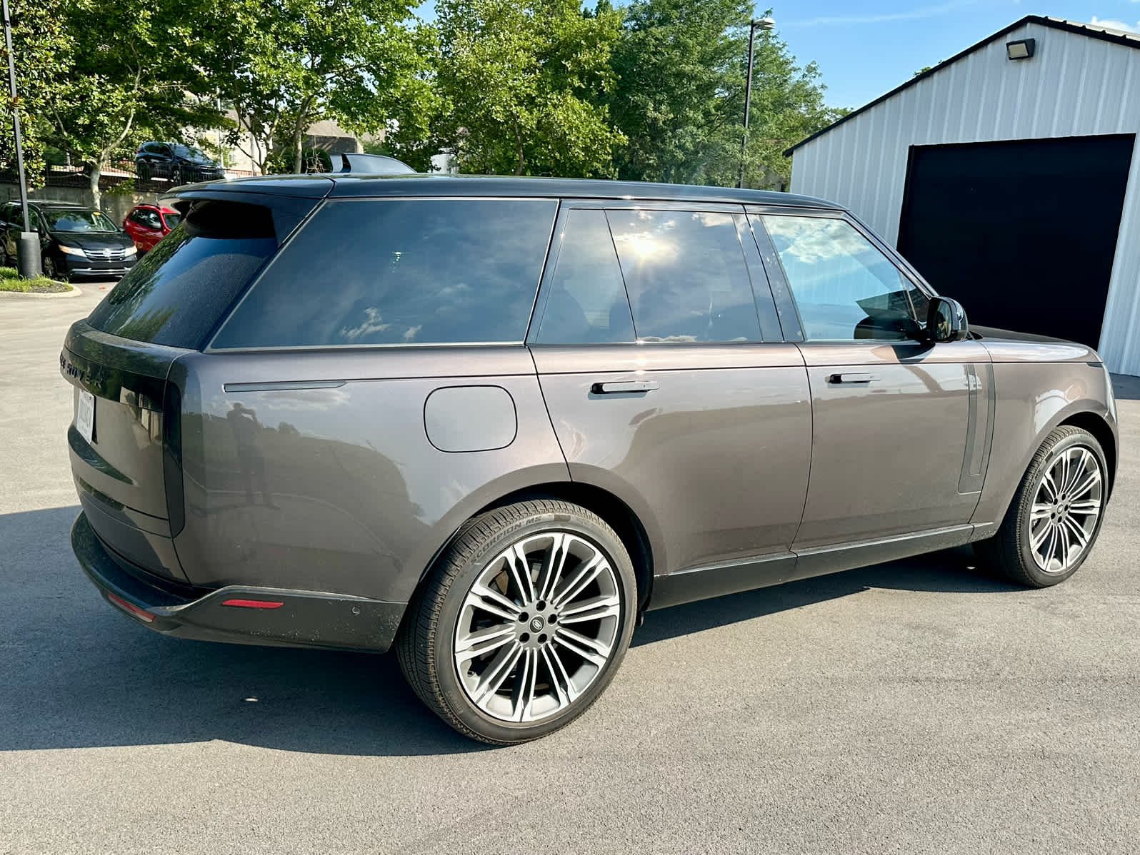 Used 2025 Charente Grey Premium Metallic Land Rover SE image 5