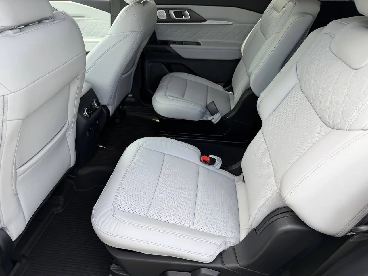 New 2026 Space White Metallic Ford Platinum™ image 11