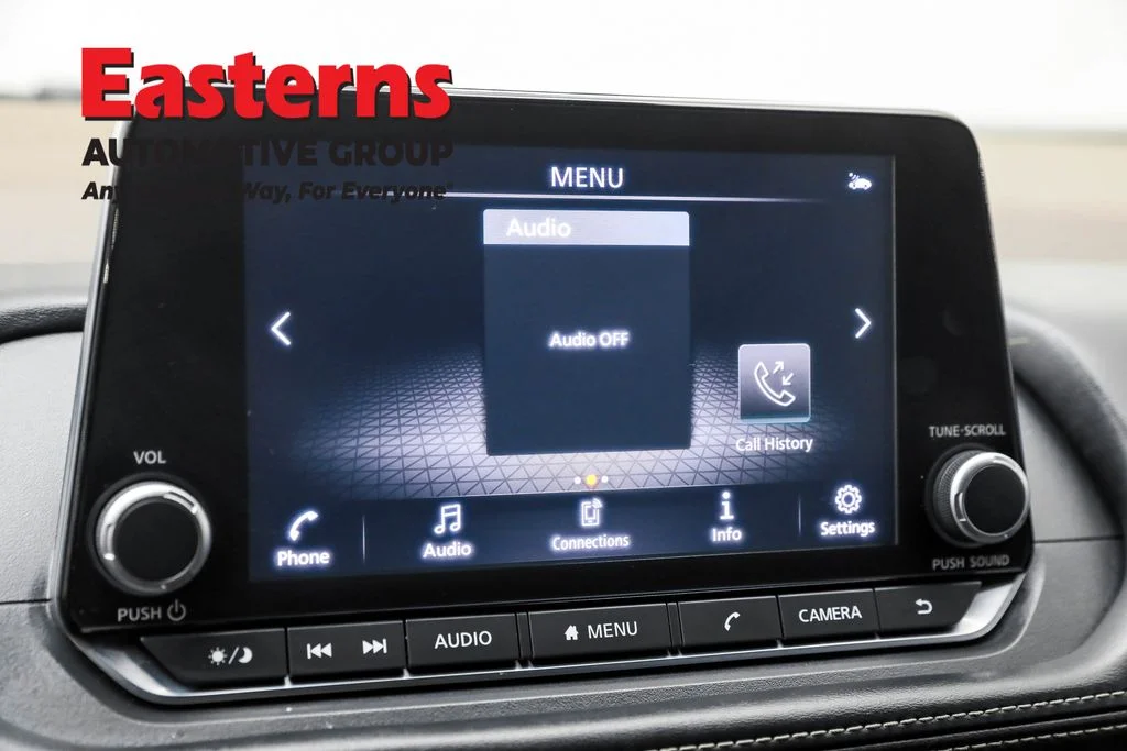 Used 2022 White Nissan SV image 19