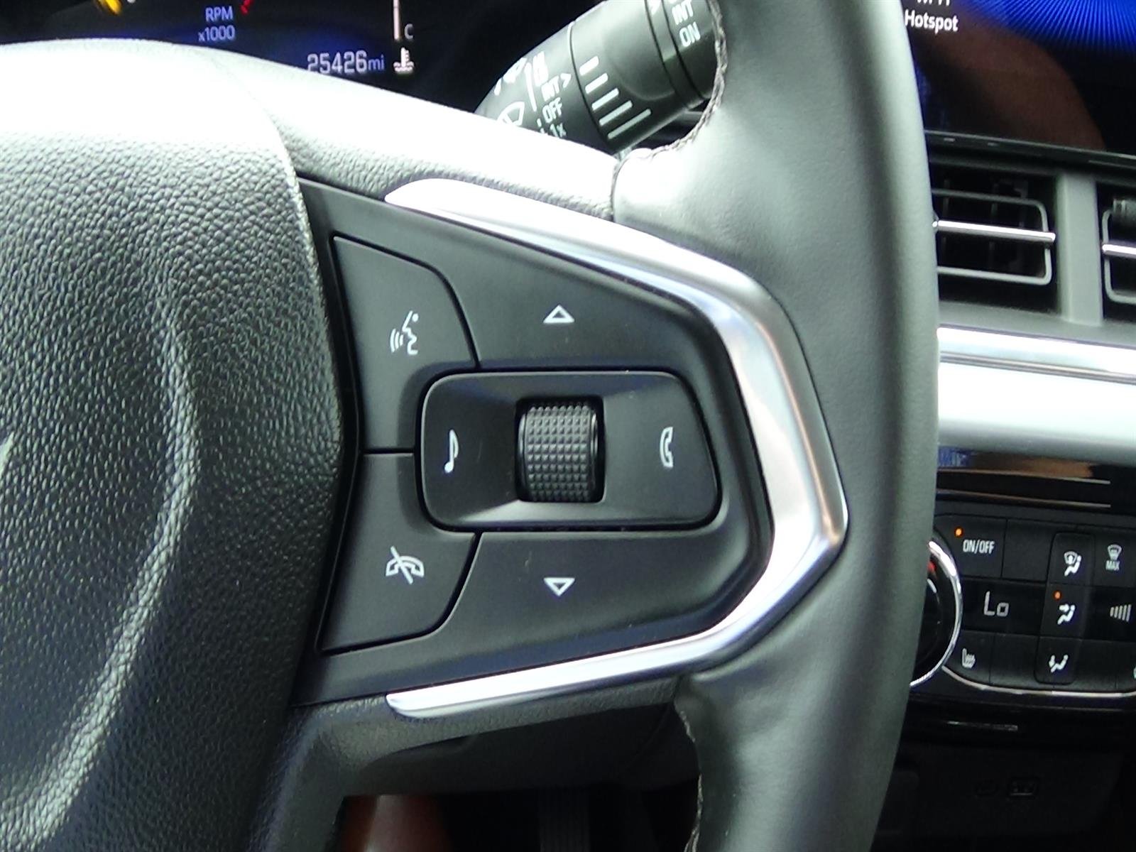 Used 2025 Summit White (gaz) Chevrolet LT image 21