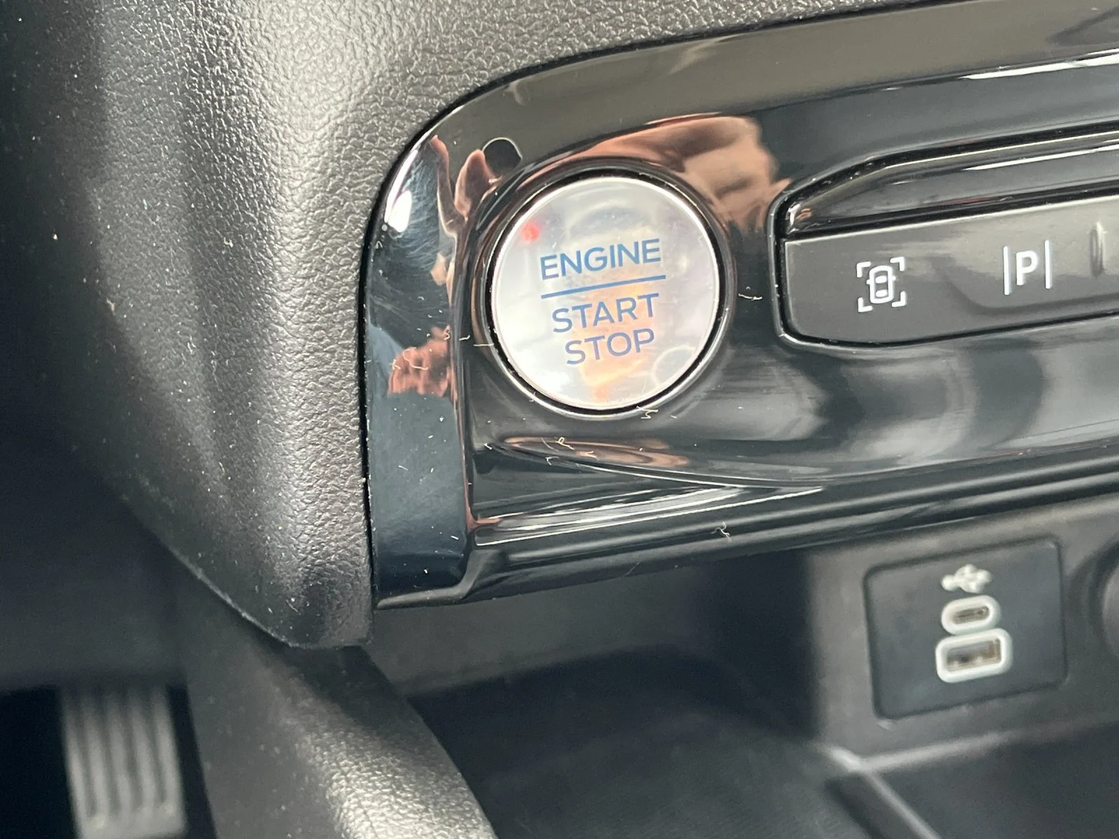 Used 2024 Carbonized Gray Metallic Ford Platinum image 23