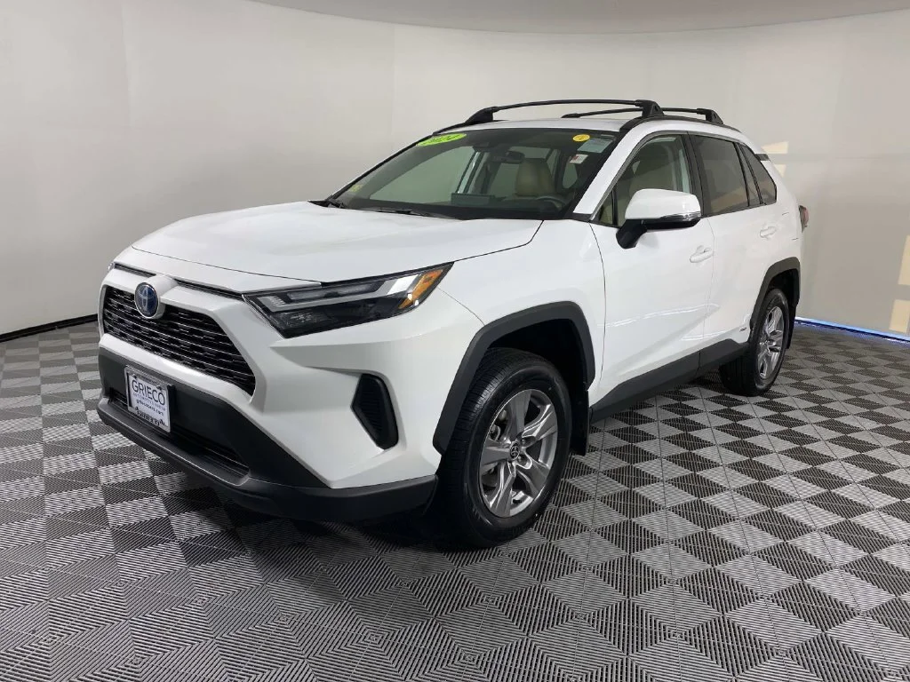 Used 2024 Ice Toyota XLE image 4