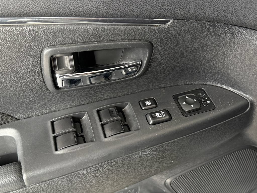 Used 2024 White Mitsubishi S image 17