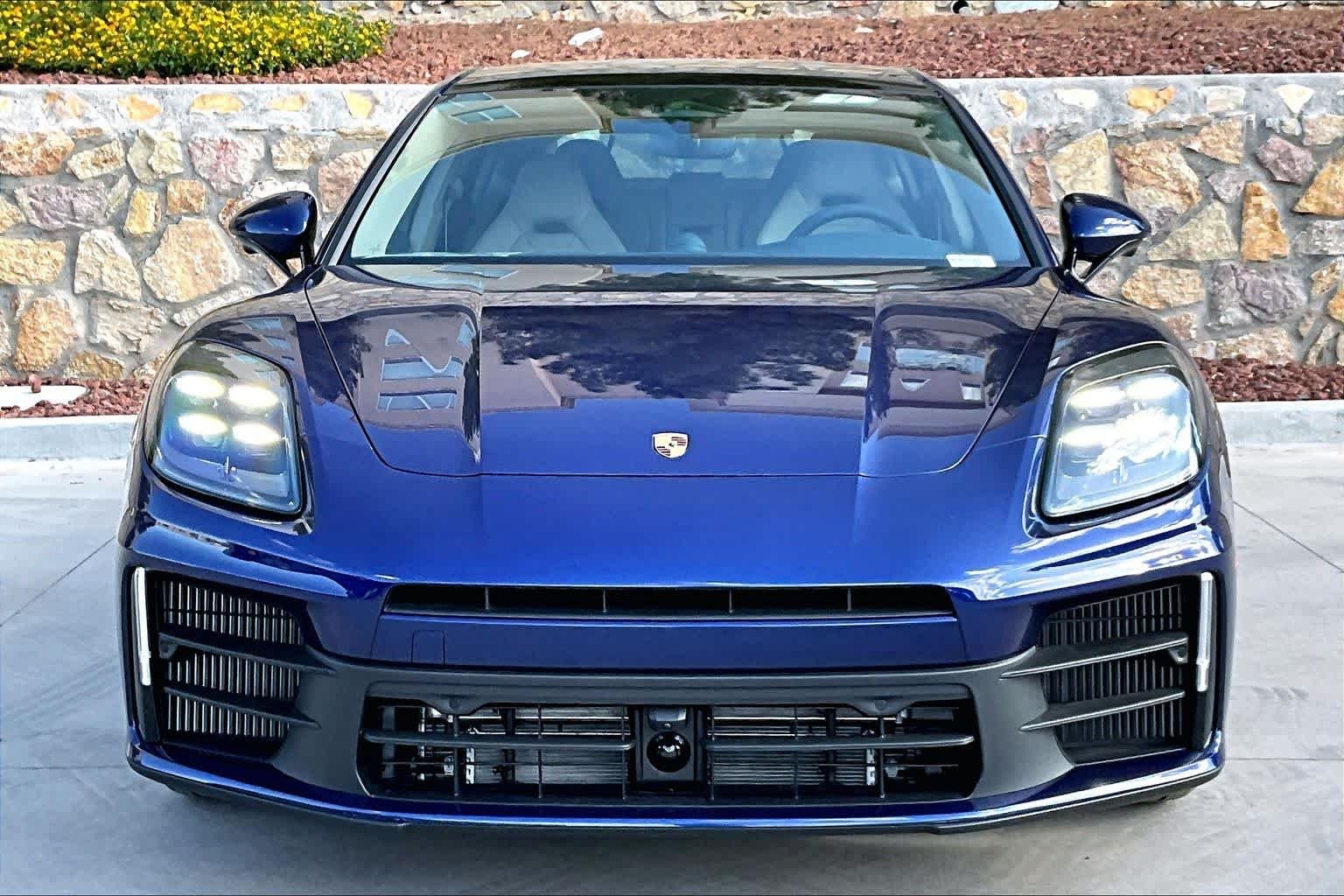 New 2026 Gentian Blue Metallic Porsche 4 E-Hybrid image 10