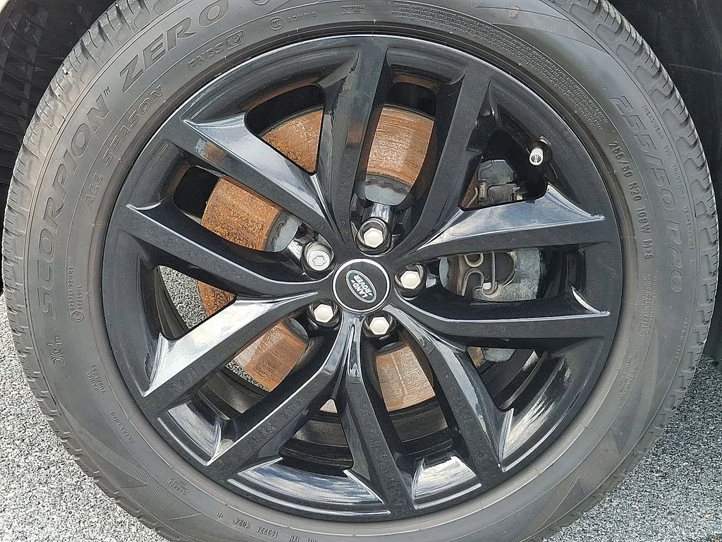Certified Used 2026  Land Rover S image 9