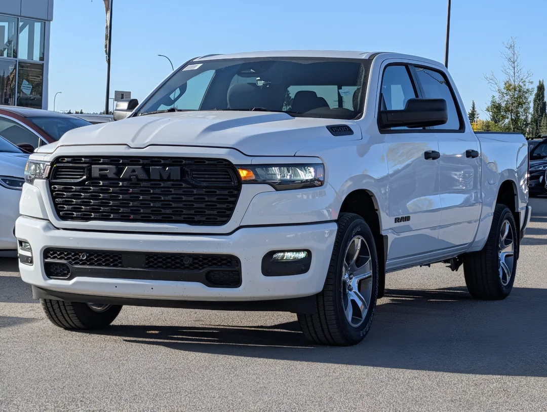 New 2026 White RAM Express - - 4x4 - Remote Start - Adaptive Cruise Control - Class IV Towing & More! image 4