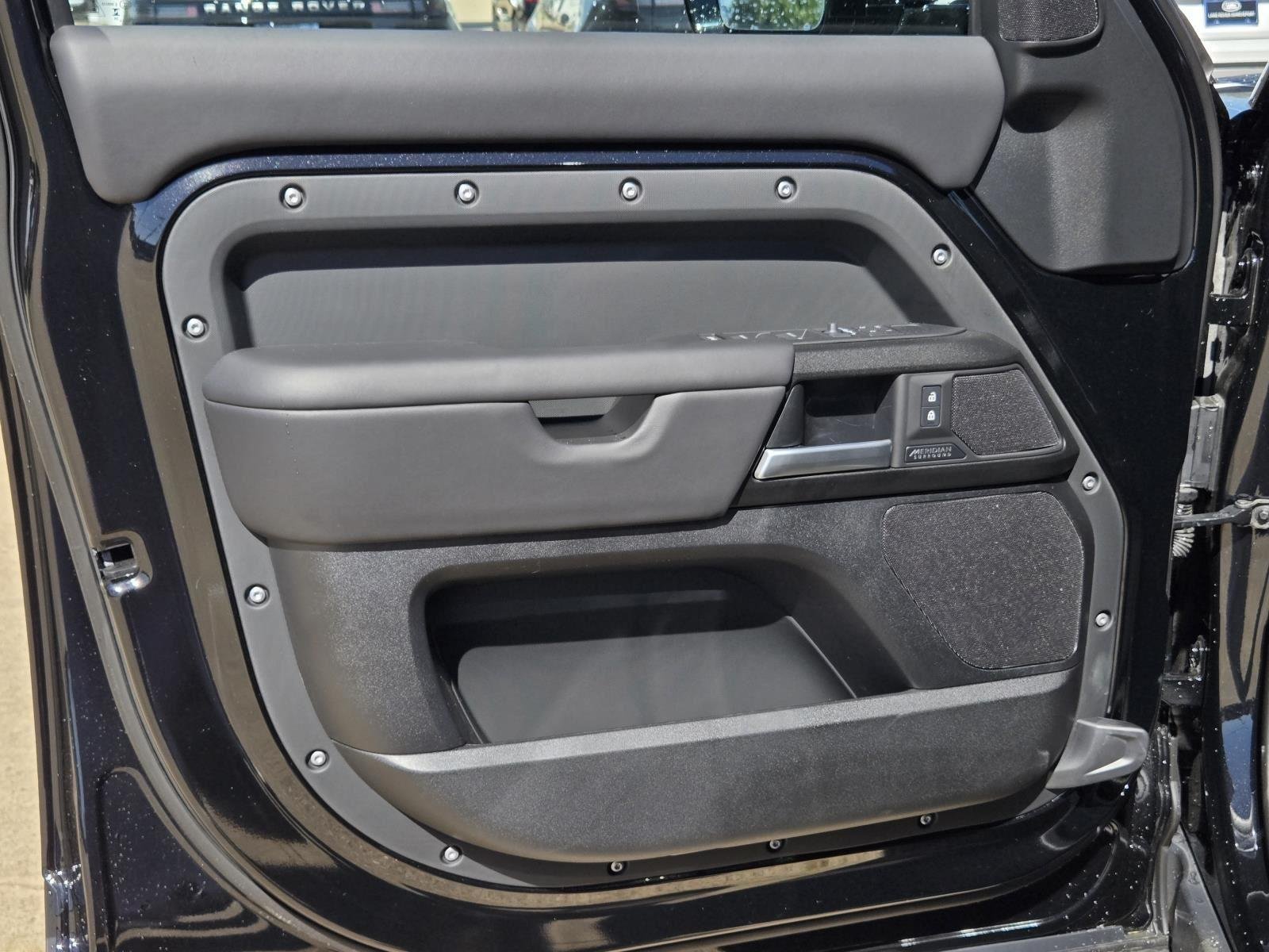2025 Land Rover Defender V8 - Photo 23