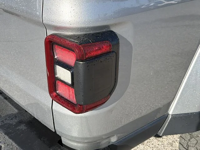 Used 2020 Silver Jeep Altitude image 9