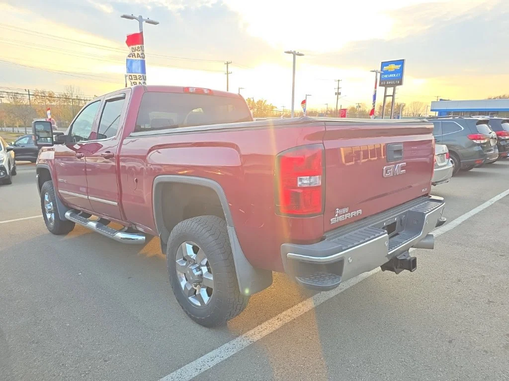 Used 2018 RED QUARTZ TINTCOAT GMC SLE image 11