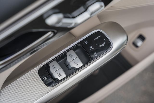 New 2026 Polar White Mercedes-Benz GLC 300 image 37