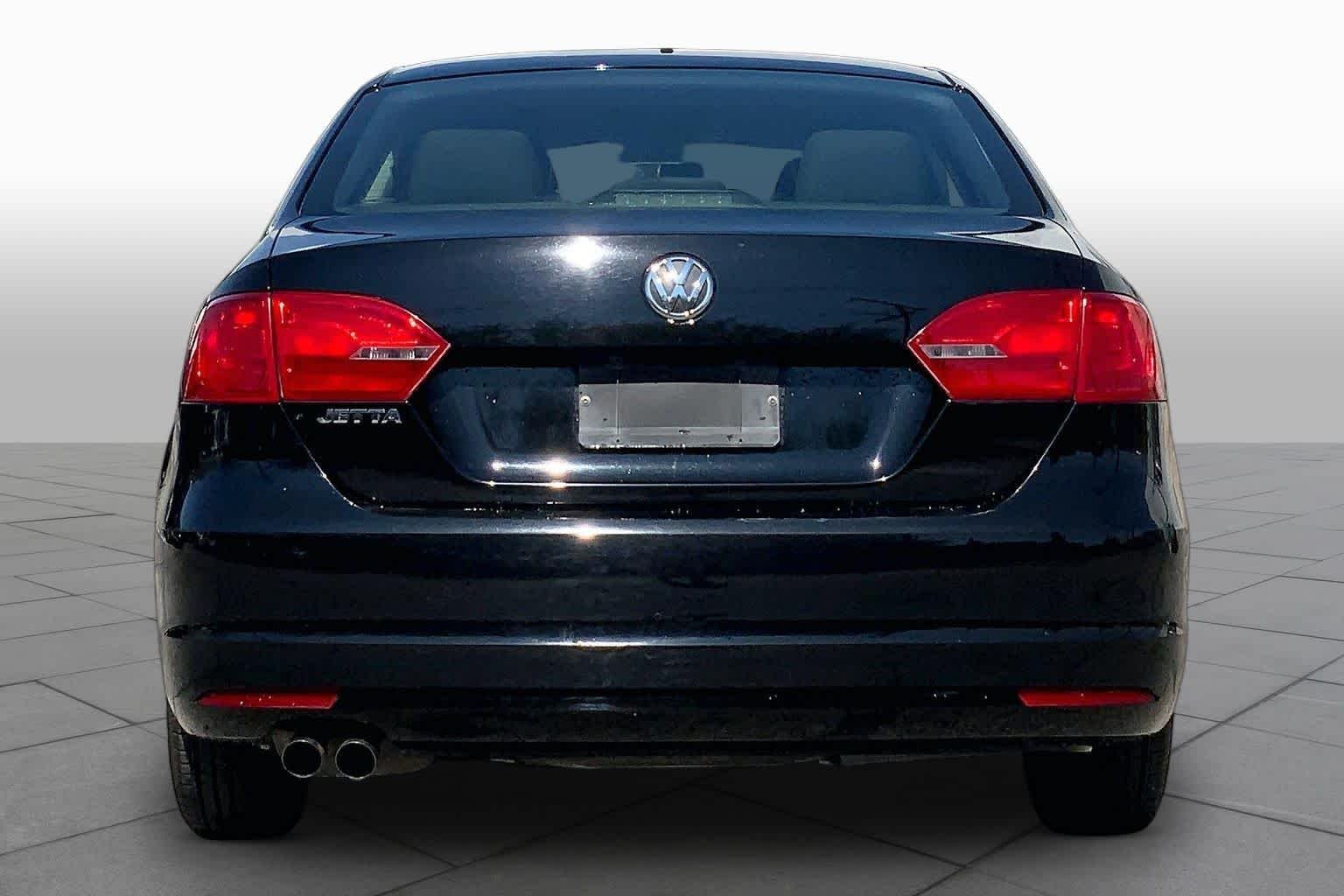 Used 2012 Candy White Volkswagen Base image 4