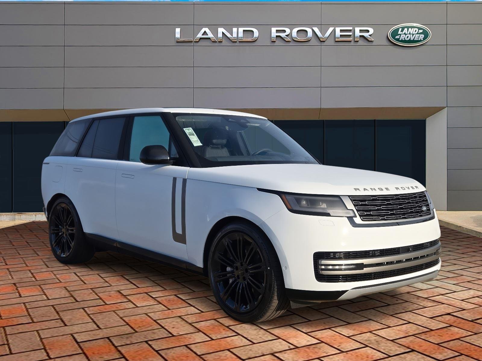New 2026 Fuji White Land Rover SE image 3