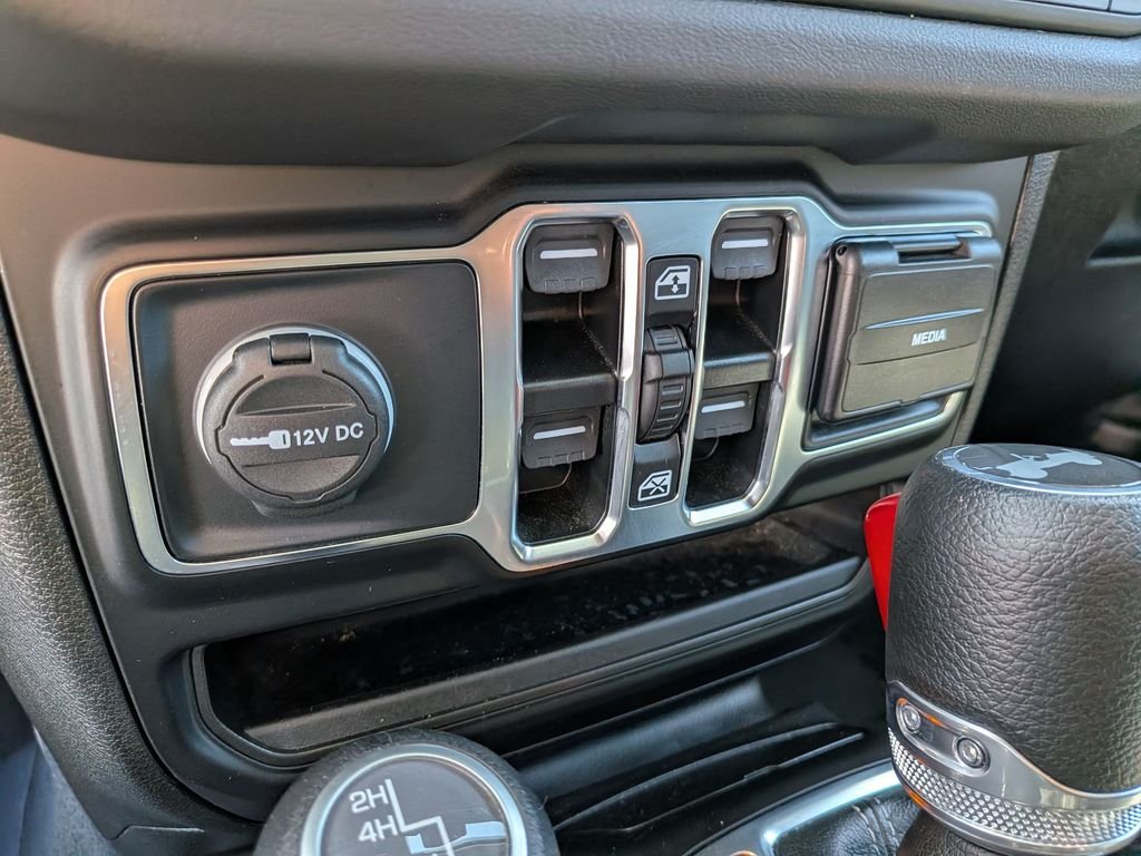 2025 Jeep Wrangler 4-Door Sahara - Photo 25