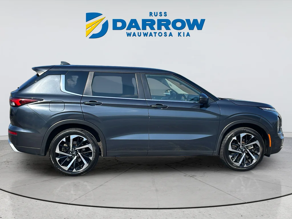Used 2024 Gray Mitsubishi SE image 6
