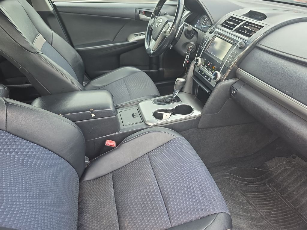 Used 2014 Red Toyota SE image 18