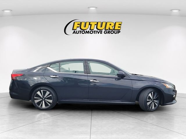 Used 2019 Blue Nissan 2.5 SV image 3