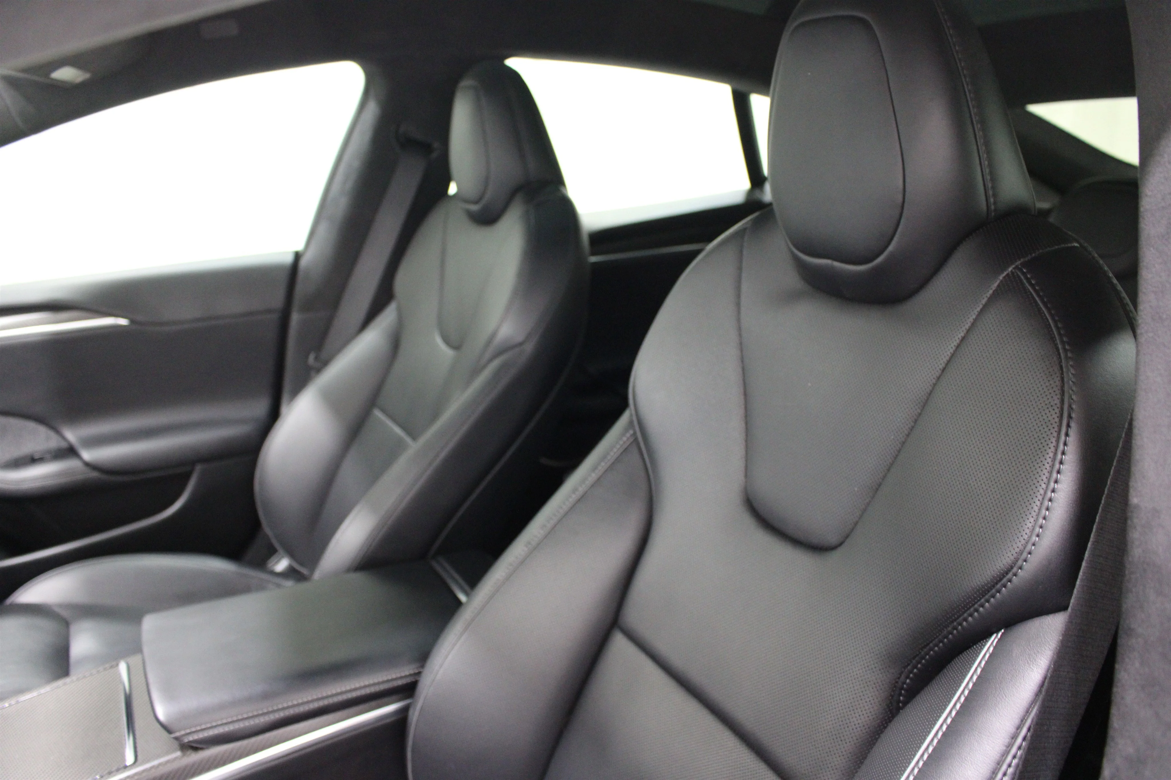 Used 2021 Pearl White Multi-Coat Tesla Plaid image 4