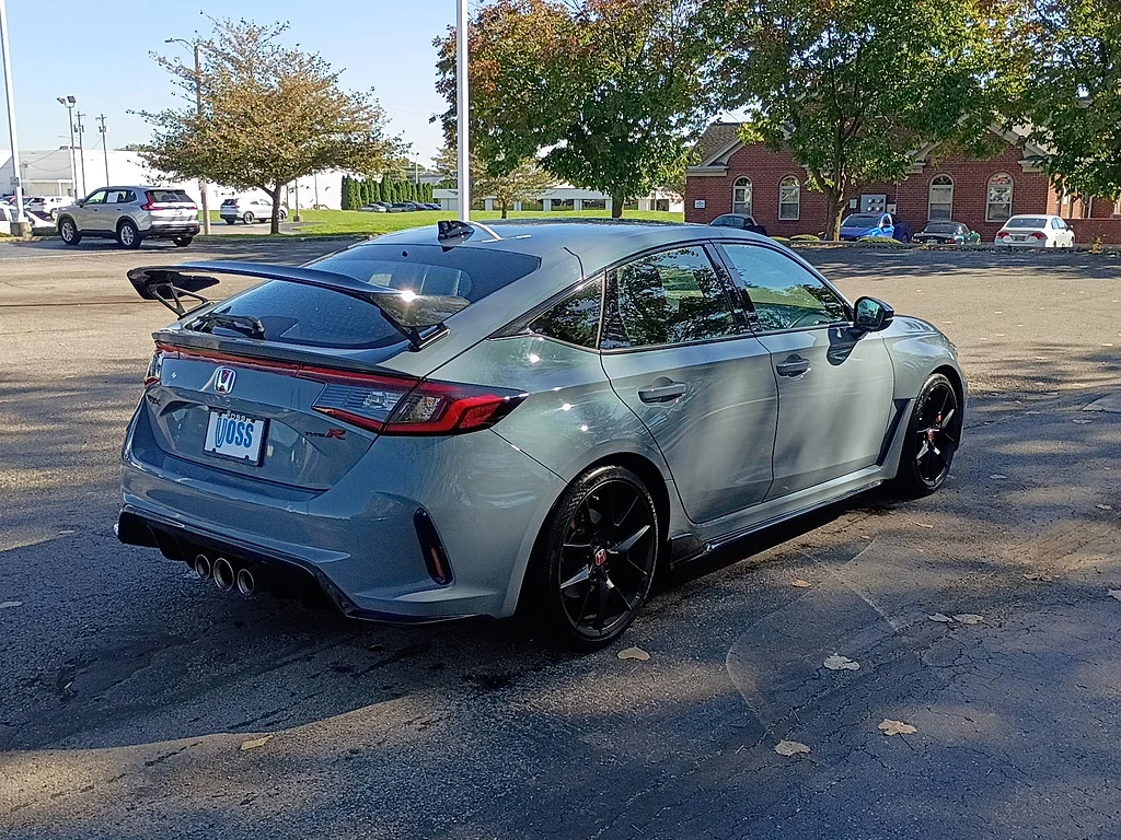 2025 Honda Civic Type R, photo 2 of 12