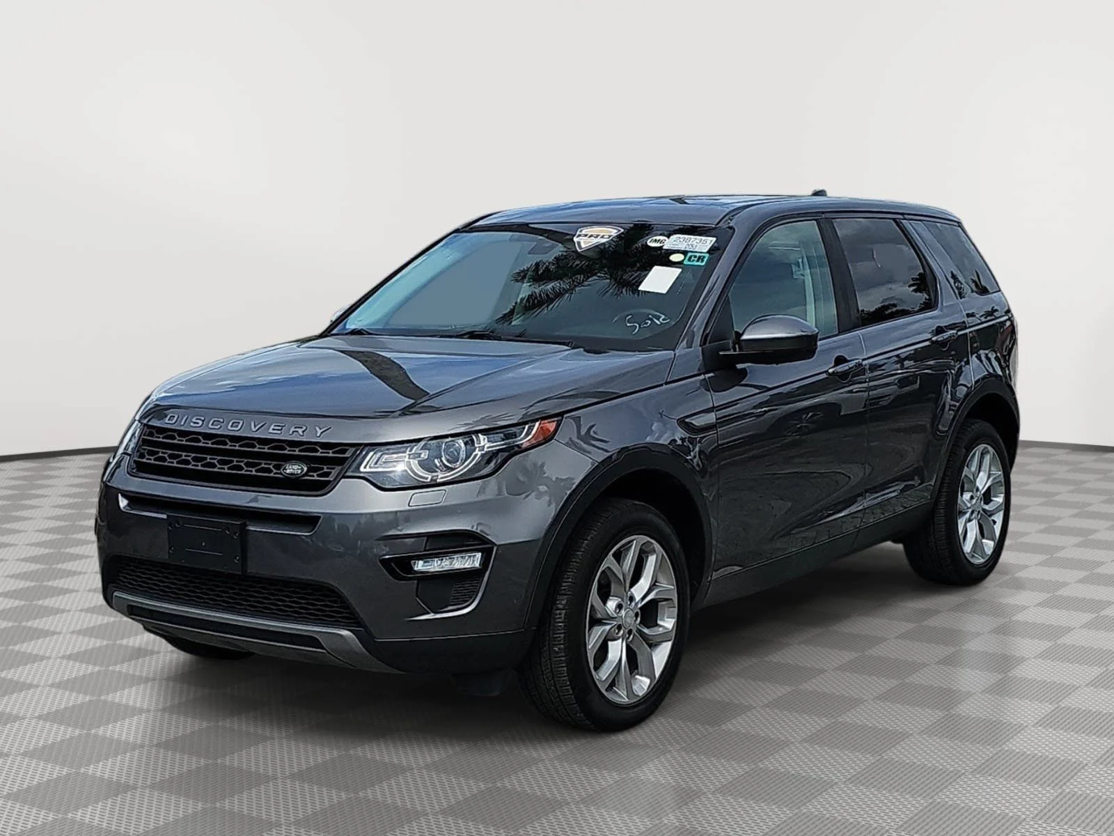 Used 2018 Gray Land Rover SE image 4