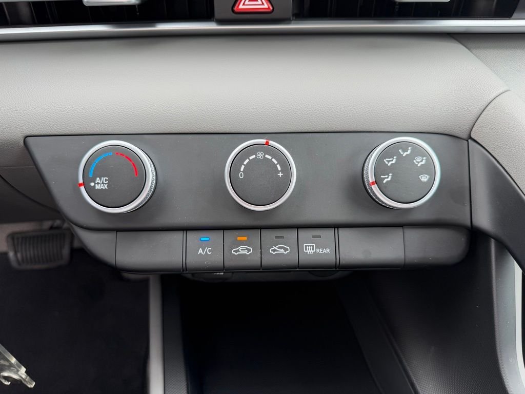 Used 2024 Abyss Black Hyundai SE image 22